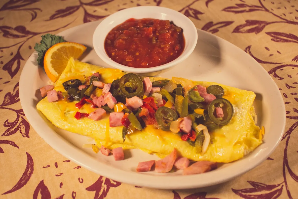 ham-omelette Ham omelette with salsa